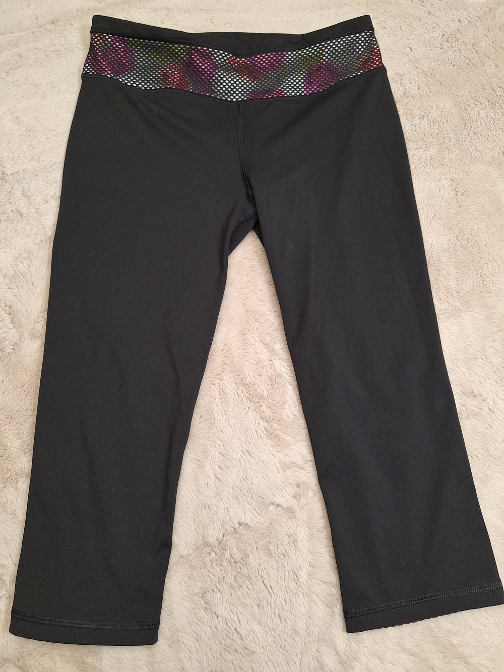 Victoria's Secret VSX Sport Cropped Leggings Black Mesh Inset S 16" Inseam